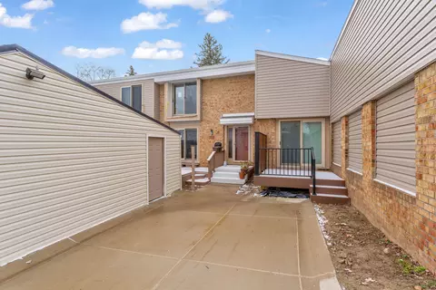 745 Oak Brook Ridge Dr, Rochester Hills, MI 48307