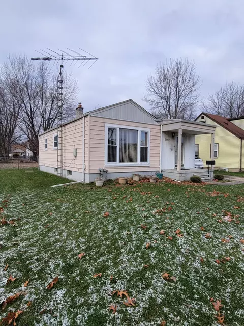 26425 Chippendale St, Roseville, MI 48066