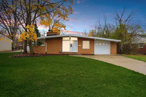 29412 Spring Hill Dr, Southfield, MI 48076