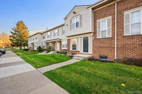 24435 Bashian Dr, Novi, MI 48375