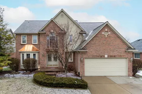46681 Covington Dr, Macomb, MI 48044