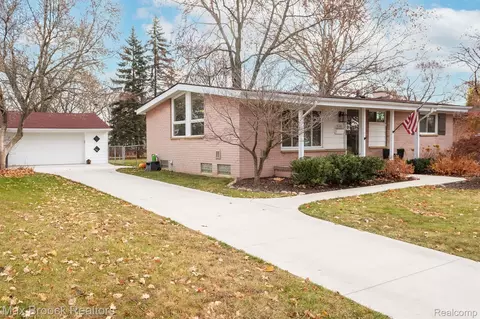 4724 Elmhurst Ave, Royal Oak, MI 48073