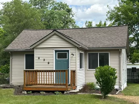 839 Round Lake Rd, White Lake, MI 48386