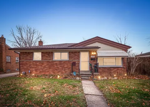 28820 Park Crt Ct, Madison Heights, MI 48071