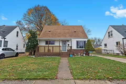 6846 Helen St, Garden City, MI 48135