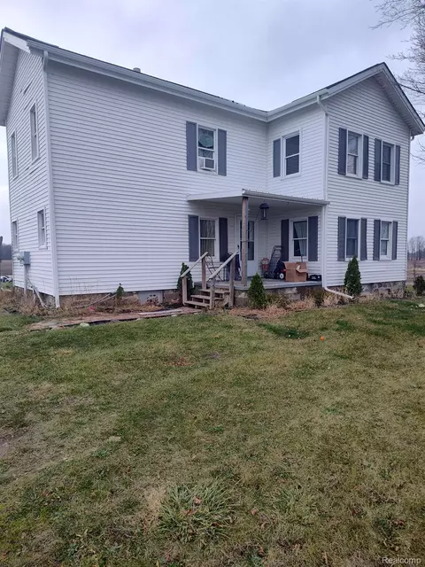 8789 Fowlerville Rd, Conway, MI 48836