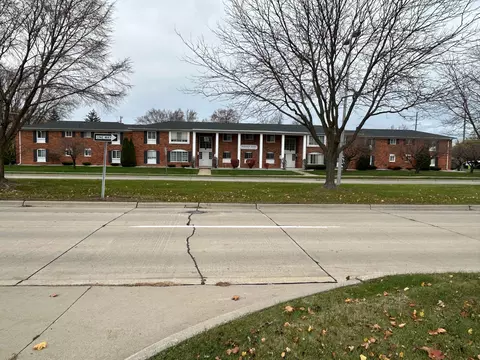 22021 E Mile Rd #11, Saint Clair Shores, MI 48081