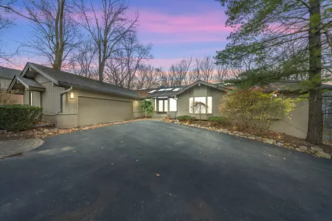 1725 Long Lake Shore Dr, Bloomfield Township, MI 48302