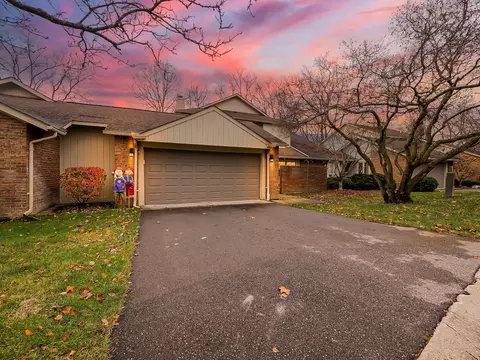 5527 Walnut Cir W, West Bloomfield, MI 48322