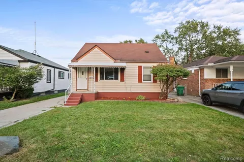 24924 Grove Ave, Eastpointe, MI 48021