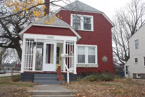 34582 Chestnut St, Wayne, MI 48184