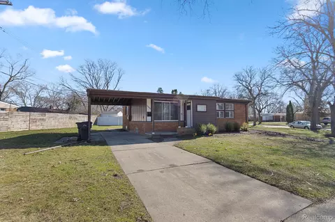 24030 Stratford St, Oak Park, MI 48237