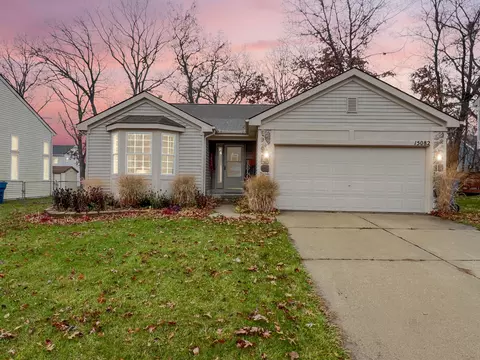 15082 Western Valley Dr, Holly, MI 48442