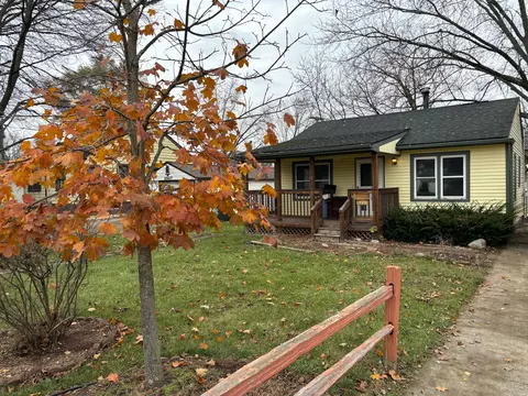 2581 Emmons Ave, Rochester Hills, MI 48307