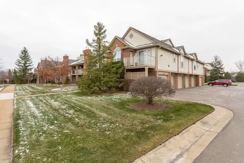 3563 Oakmonte Blvd, Oakland, MI 48306