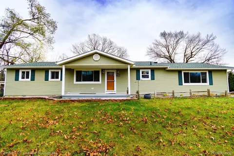 18077 Martinsville Rd, Sumpter, MI 48111
