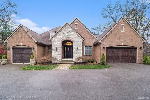 5140 Willow Grove Ln, Genoa, MI 48116
