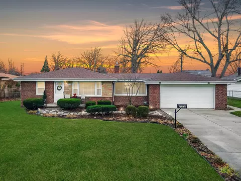 21535 Violet St, Saint Clair Shores, MI 48082