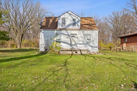 25370 Mary St, Taylor, MI 48180
