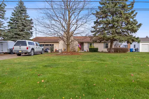 517 E Rolston Rd, Linden, MI 48451