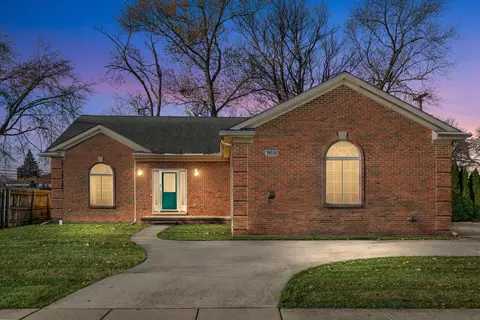 29335 Manhattan St, Saint Clair Shores, MI 48081