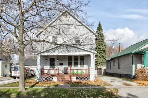 827 Chestnut St, Port Huron, MI 48060