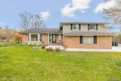 2687 Avonhurst Dr, Troy, MI 48084