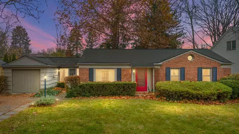 1921 Derby Rd, Birmingham, MI 48009