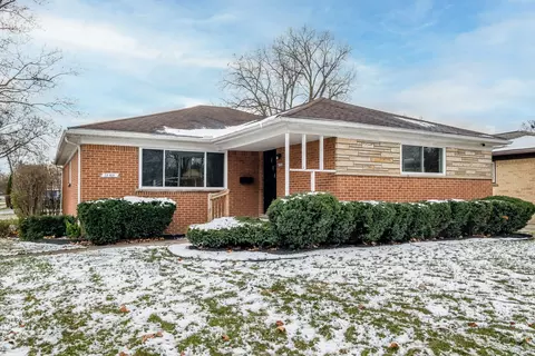 14401 Oak Park Blvd, Oak Park, MI 48237