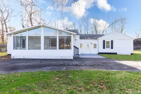 43061 Harris Rd, Sumpter, MI 48111