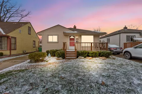 24283 Wilmot Ave, Eastpointe, MI 48021