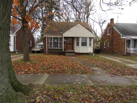 18477 Warwick St, Detroit, MI 48219