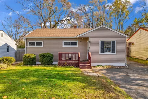 295 Rivard Blvd, Waterford, MI 48327
