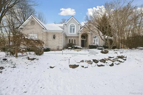 943 Troon, Highland, MI 48357