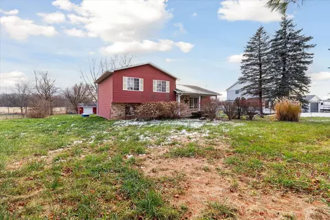 4163 W Thompson Rd, Fenton, MI 48451