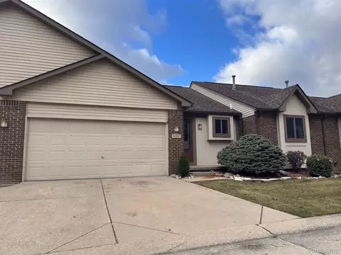 20553 Longwood Dr, Clinton Township, MI 48038