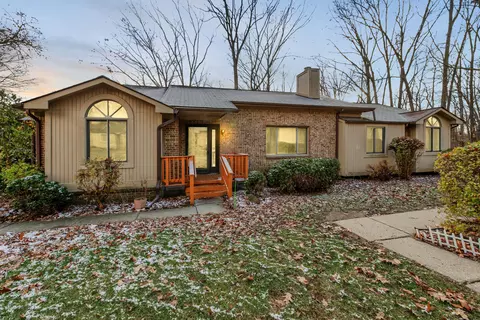 6388 Brookview Ln, West Bloomfield, MI 48322