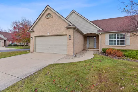 17153 Pond Dr, Clinton Township, MI 48038