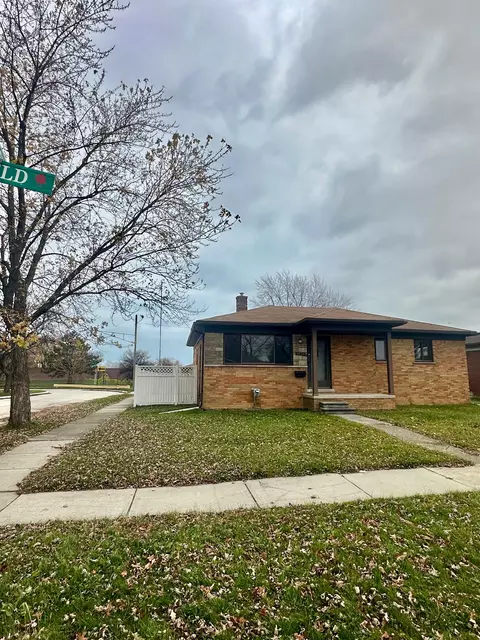 28340 Garfield St, Roseville, MI 48066