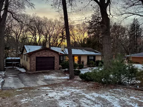 11884 Four Lakes Dr, Green Oak, MI 48178