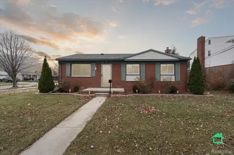 13686 Karl St, Southgate, MI 48195