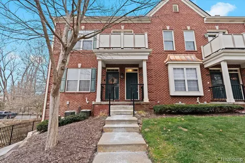 1039 Fountain View Cir, South Lyon, MI 48178