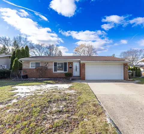 39127 Lea Ct, Sterling Heights, MI 48313