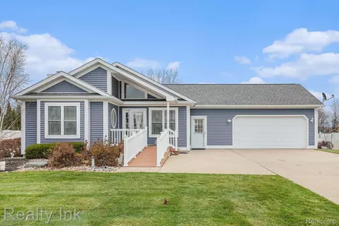 580 Elizabeth Dr, Caledonia, MI 48867