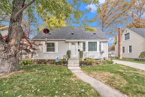 906 Mayfield Dr, Royal Oak, MI 48067