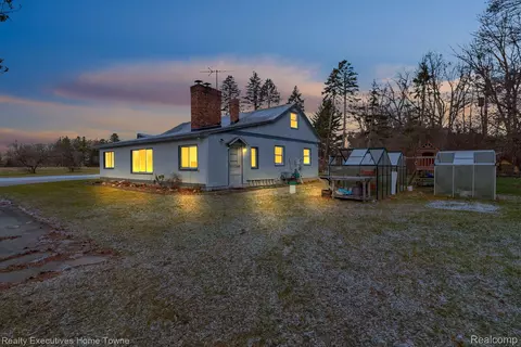 2155 Arlington Rd, Columbus, MI 48063