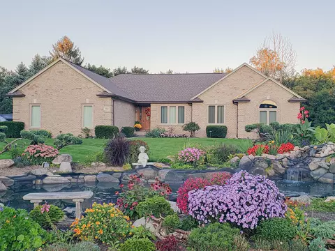 751 Bristol Ln, Orion, MI 48348