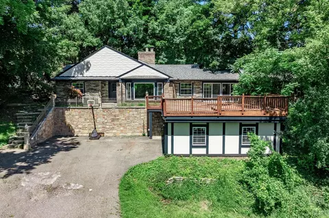 25900 W 14 Mile Rd, Bloomfield Hills, MI 48301