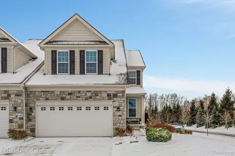 23774 Seminole Trl, Novi, MI 48375