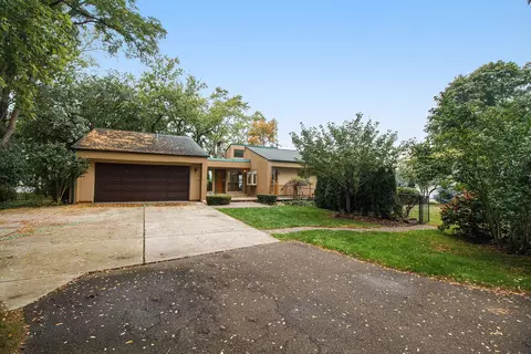 3815 Clintonville Rd, Waterford, MI 48329
